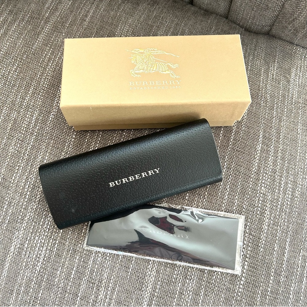 Burberry Eyeglass Case with cloth and box